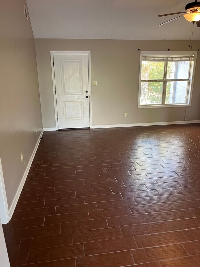 Building Photo - Country Living at it's best