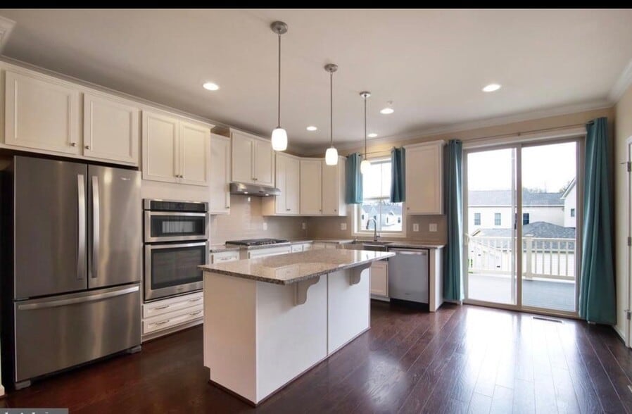 Building Photo - 14011 Godwit St