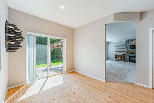 Building Photo - This is a beautiful property in the Savana...