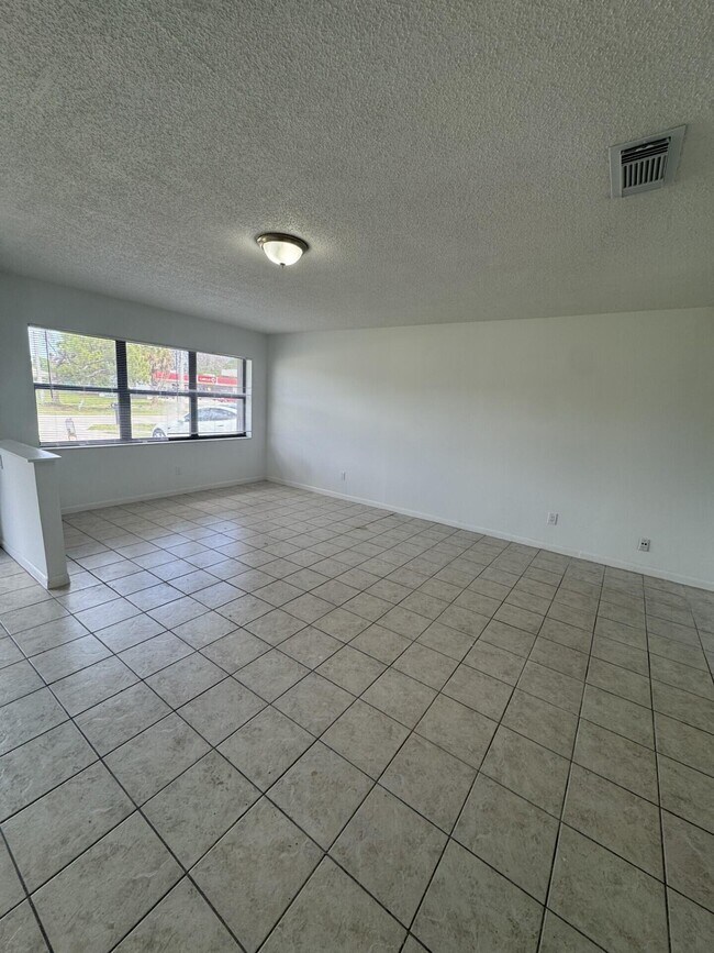 Building Photo - 710 NW Airoso Blvd