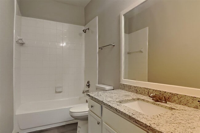 Building Photo - 2815 Lockeridge Oaks Dr