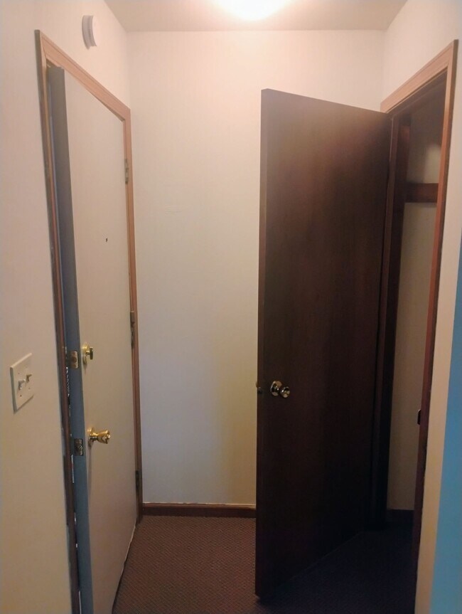 Building Photo - 4766 Wolverton Ln