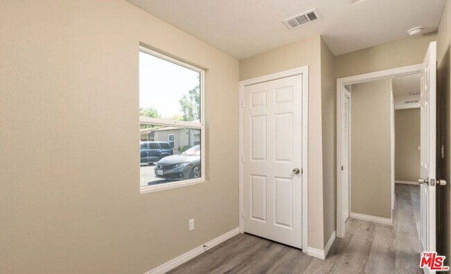 Building Photo - 9219 Langdon Ave