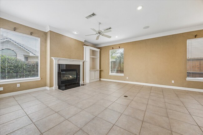 Building Photo - 1119 Gardencrest Ln