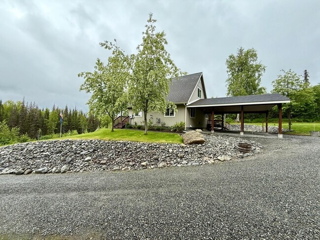 Building Photo - JUST OUTSIDE OF SOLDOTNA!