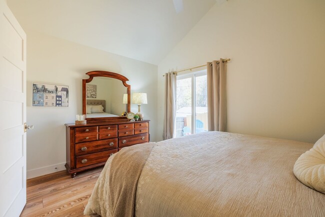 Building Photo - Beautifully remodeled bungalow