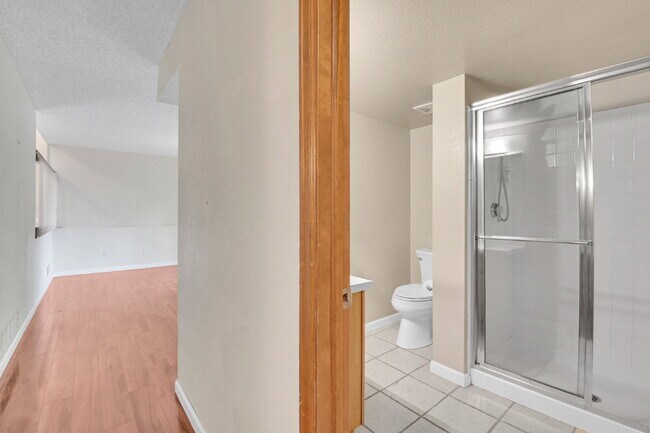 Building Photo - $3,050.00, 4 bed, 3 bath, located in Auror...