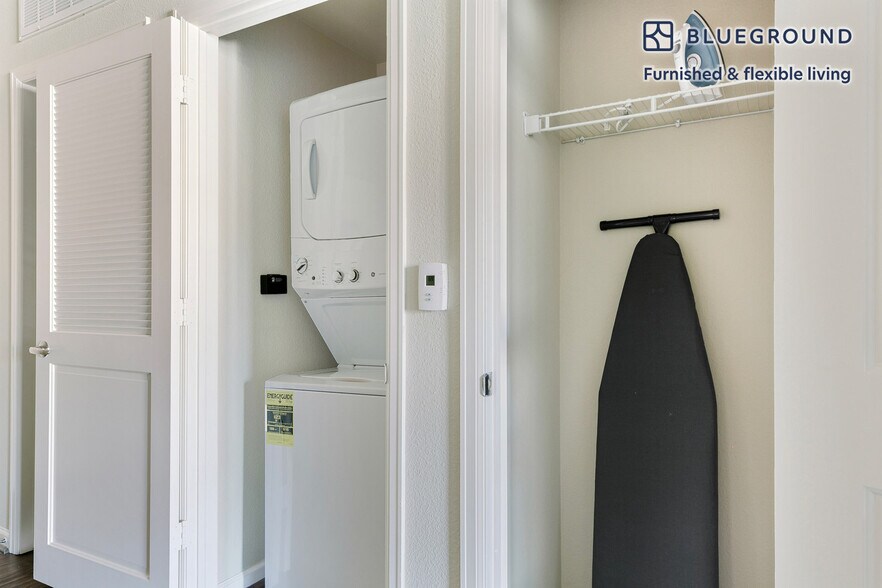 Building Photo - 501 Murphy Ranch Rd