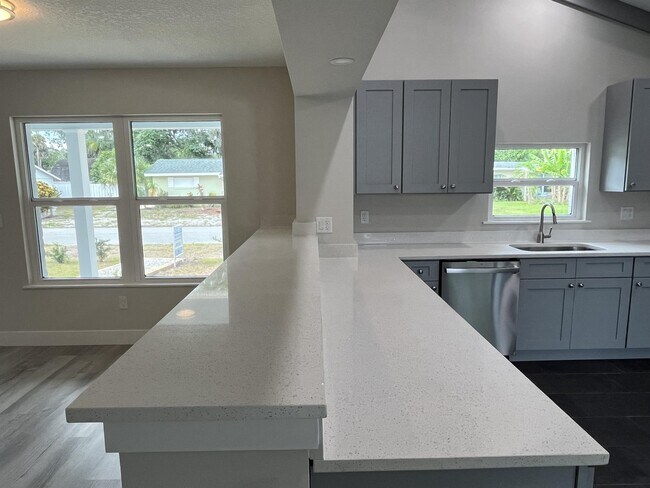 Building Photo - 119 Dixwood Ave