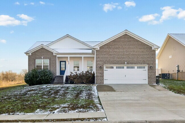 Building Photo - Quiet cut-de-sac living with country views!