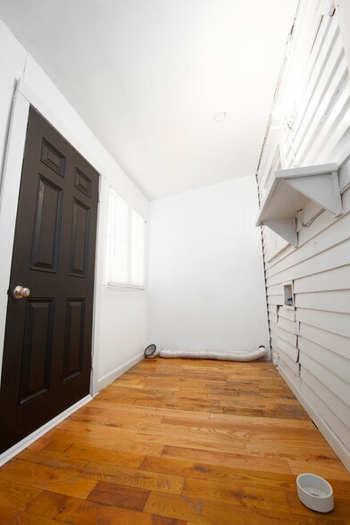 Building Photo - 323 NW 26th St