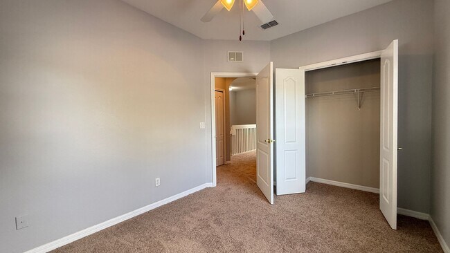Building Photo - Spacious 4-Bed, 3-Bath End Unit Townhome w...