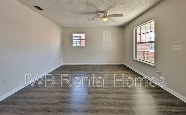Building Photo - 1116 Fairfax St