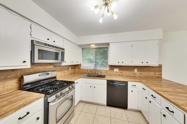 Building Photo - 5403 Porsche Ln