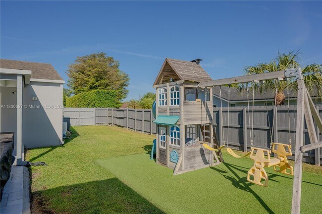 Building Photo - 13561 SW 98th Pl