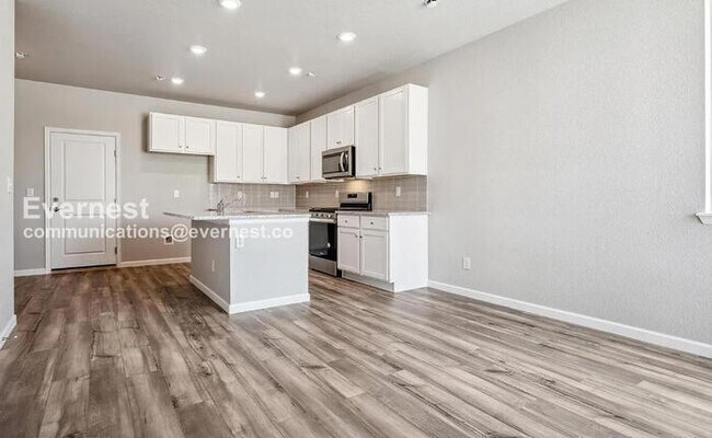 Building Photo - 3 Bed/2 Bath Home with Garage / Available Soon!