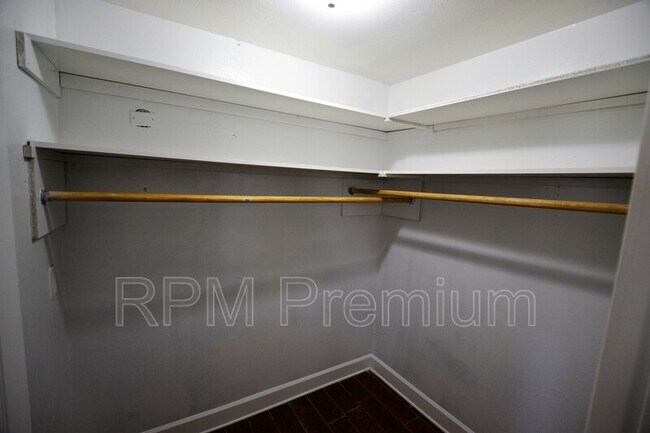 Building Photo - 12299 Sherbrook Dr