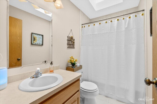 Building Photo - 610 High Grove Dr