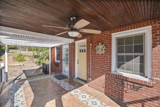 Building Photo - ANDERSON- Charming 4 bedroom 2 bath with fenced backyard