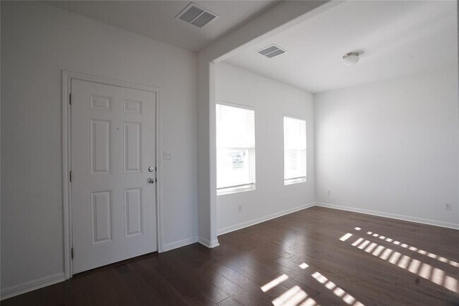 Building Photo - 304 Northview Ln