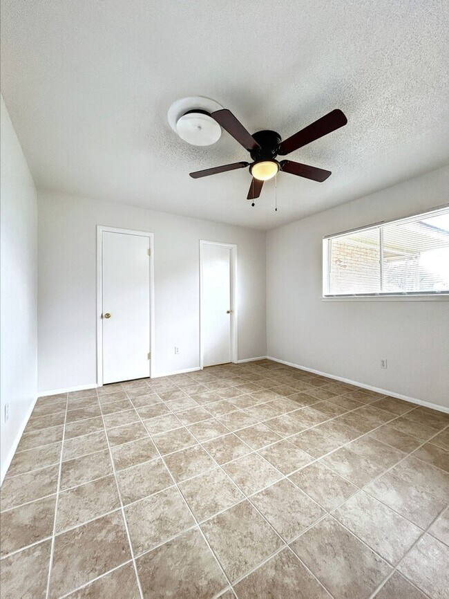Building Photo - 1212 Hillcrest Dr
