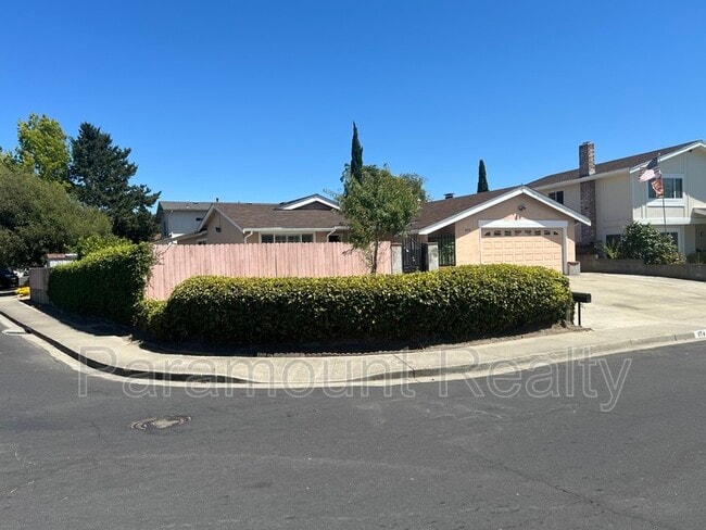 Building Photo - 974 Coral Dr