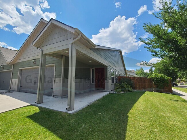 Building Photo - 895 Longbow Ln