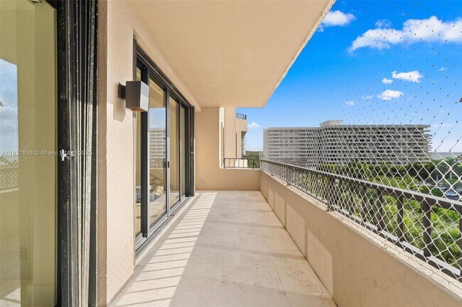 Building Photo - 251 Crandon Blvd