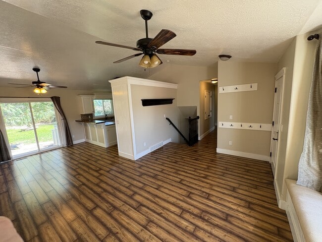 Building Photo - 75 Mountain Valley Ct