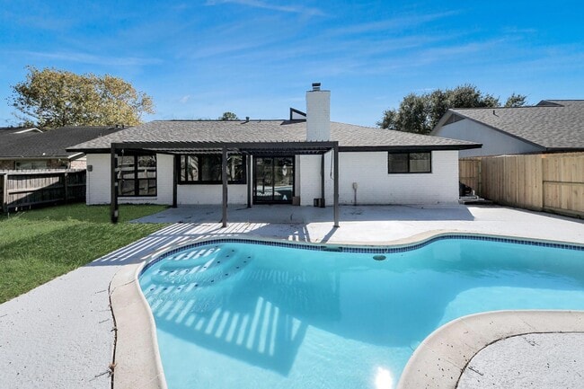 Building Photo - 22810 Deville Dr