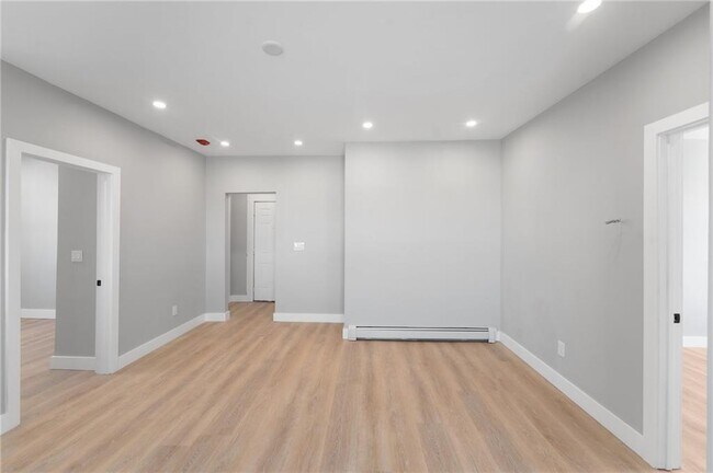 Primary Photo - 735 Broadway