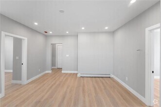 Building Photo - 735 Broadway