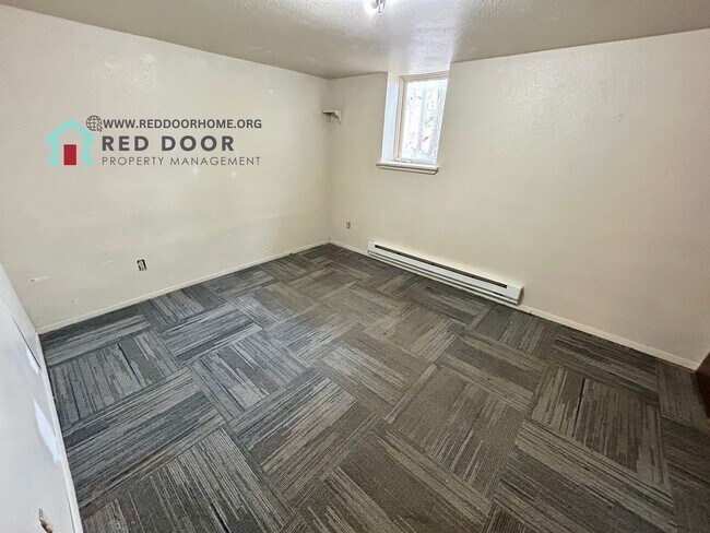 Building Photo - 621 Park Dr N