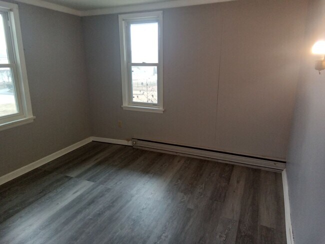 Building Photo - 127 Schoolhouse Rd