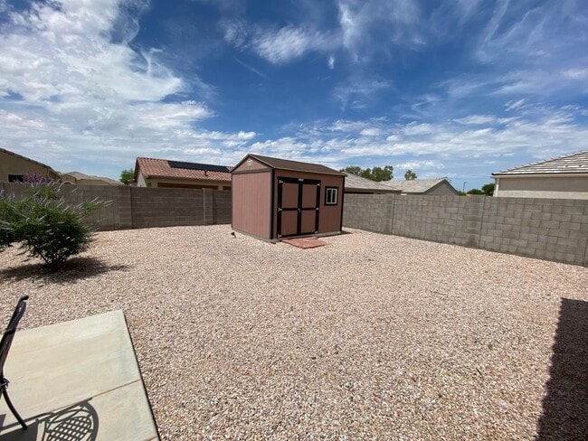 Building Photo - Exceptional 4BR/2BA Home in Magma Ranch! T...