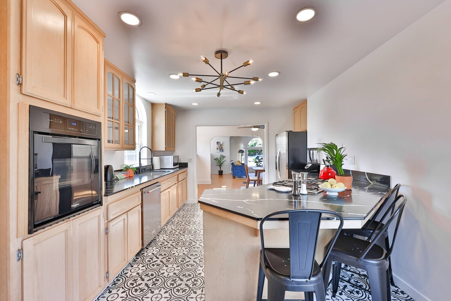 Building Photo - 3407 N Mountain View Dr