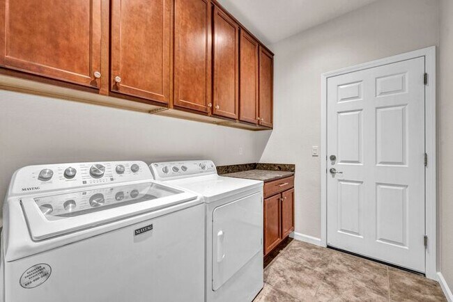 Building Photo - Beautiful 4-Bedroom Home in Damonte Ranch