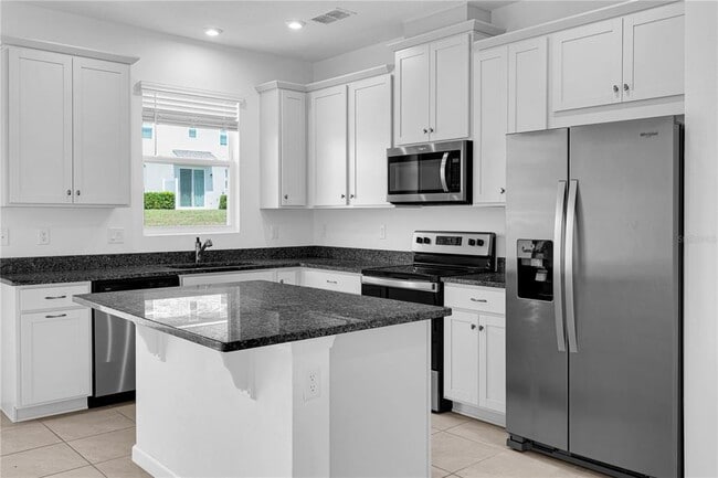 Building Photo - 1104 Lakeshore Breeze Pl
