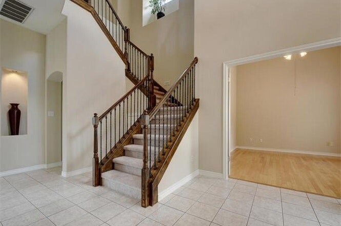 Building Photo - 404 Golf Crest Ln