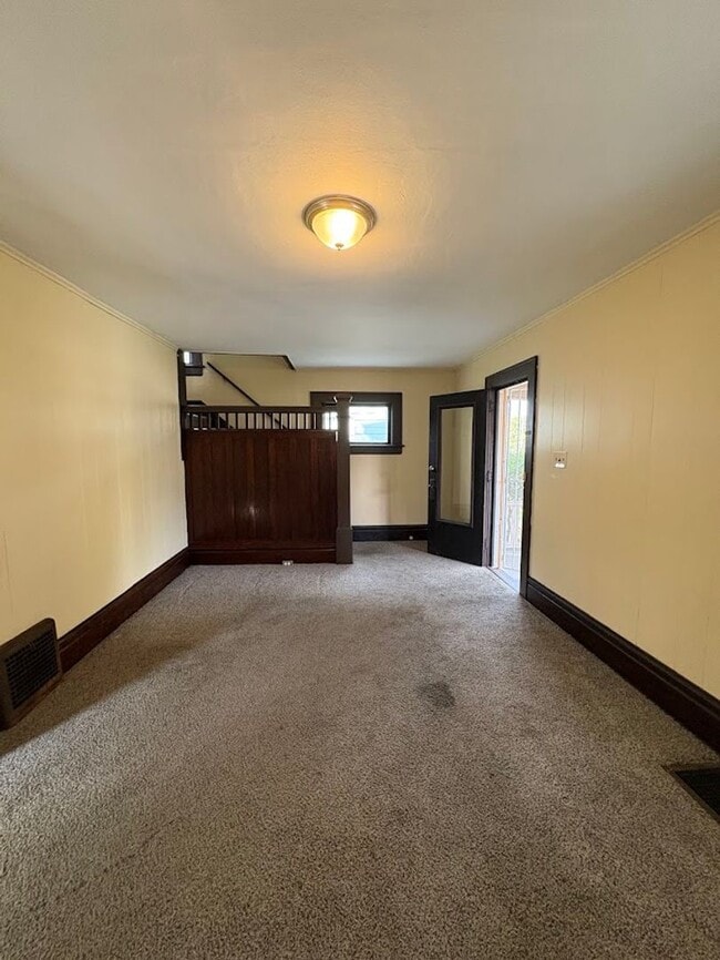 Building Photo - Three bedroom one bathroom home for rent