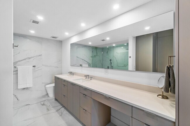 Building Photo - 5136 Lake Catalina Dr