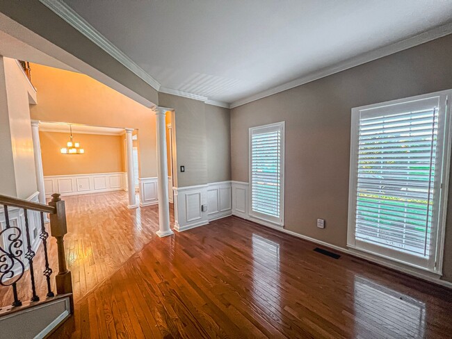 Building Photo - Stunning 4 Bedroom 3 Bathroom Brick Home W...