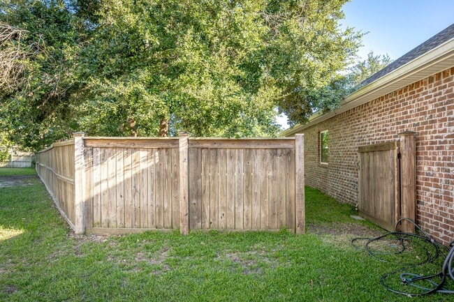Building Photo - 1013 Silverbell Cv