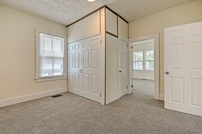 Building Photo - Modernized Historic 2 Bedroom 1 Bath Home ...