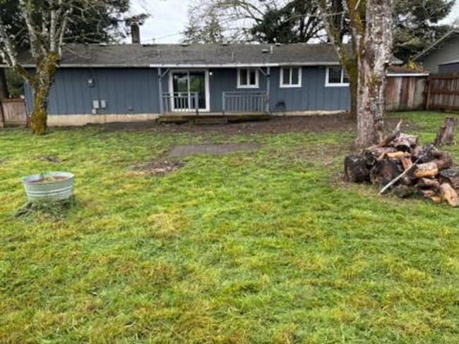 Building Photo - Single level pet friendly home - Move In Special