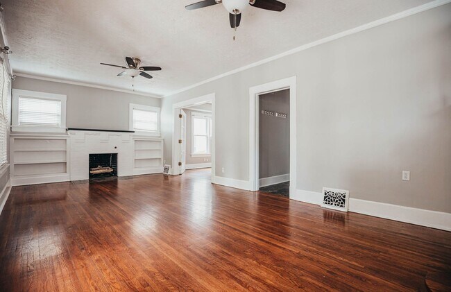 Building Photo - Home with Beauty, Character and Great LOCA...
