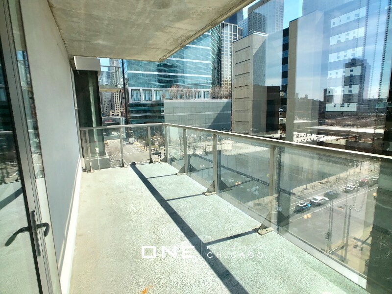 Building Photo - 123 N Desplaines St