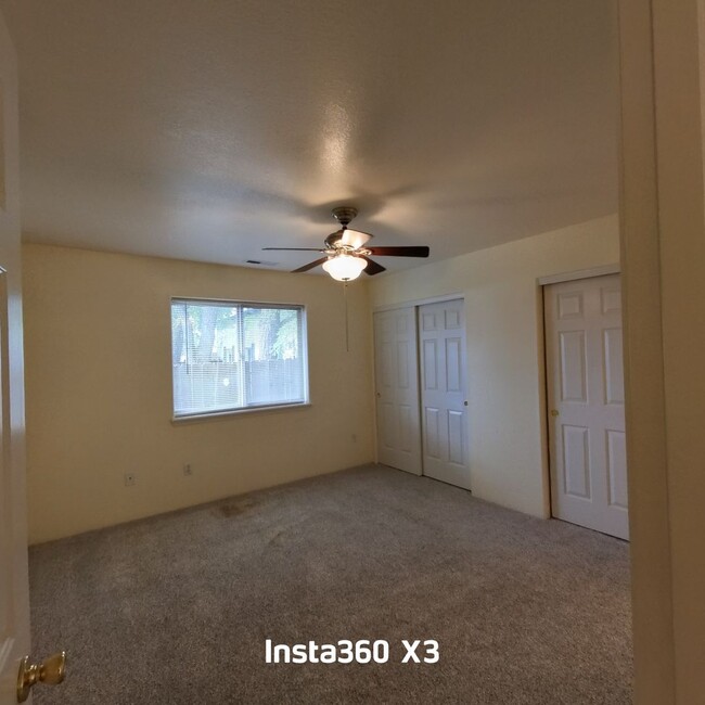 Building Photo - Charming 3 Bed 2 Bath Medford Townhome