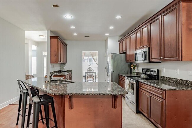 Building Photo - 10770 Hunters Cir W