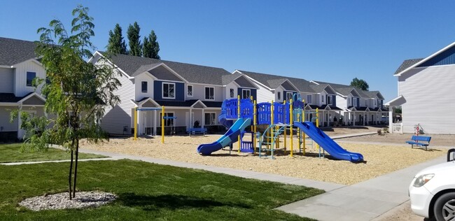 Building Photo - 3 bed, 2.5 bath town home in Idaho Falls/A...